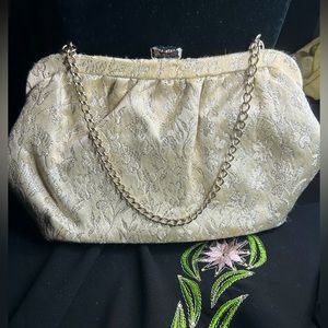 VTG Beautiful Silver thread and white tapestry kiss lock evening purse.